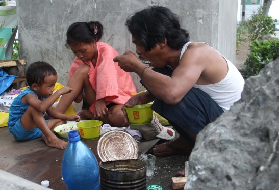 3 of 10 Filipinos Live Below Poverty Line
